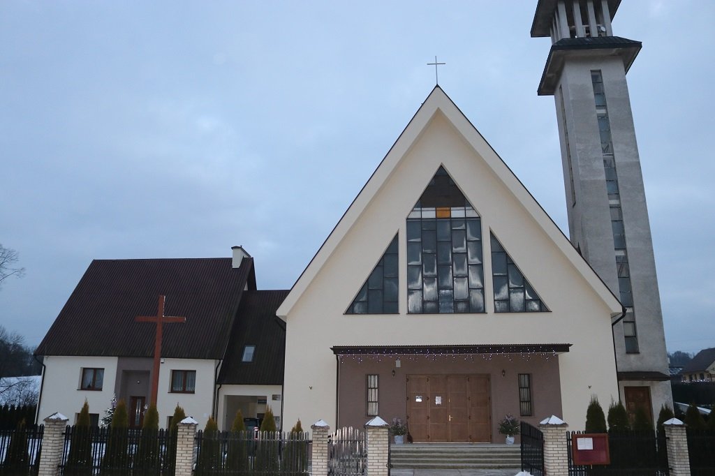 kosciol-widok-z-zewnatrz